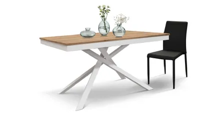 Tavolo versatile con allunga laterale con piano in finitura rovere e basamento centrale bianco