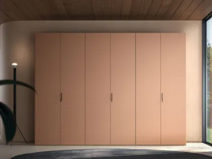 Armadio battente con anta Liscia, Interno in Rovere, ante in laccato opaco Rame 