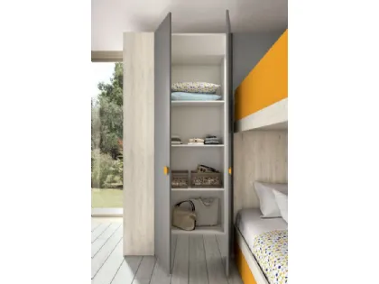 Cameretta moderna con letto a castello, una stanza salvaspazio ed efficiente
