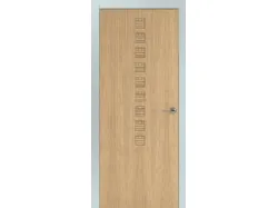 Porta serigrafata con intagli in legno scuro 