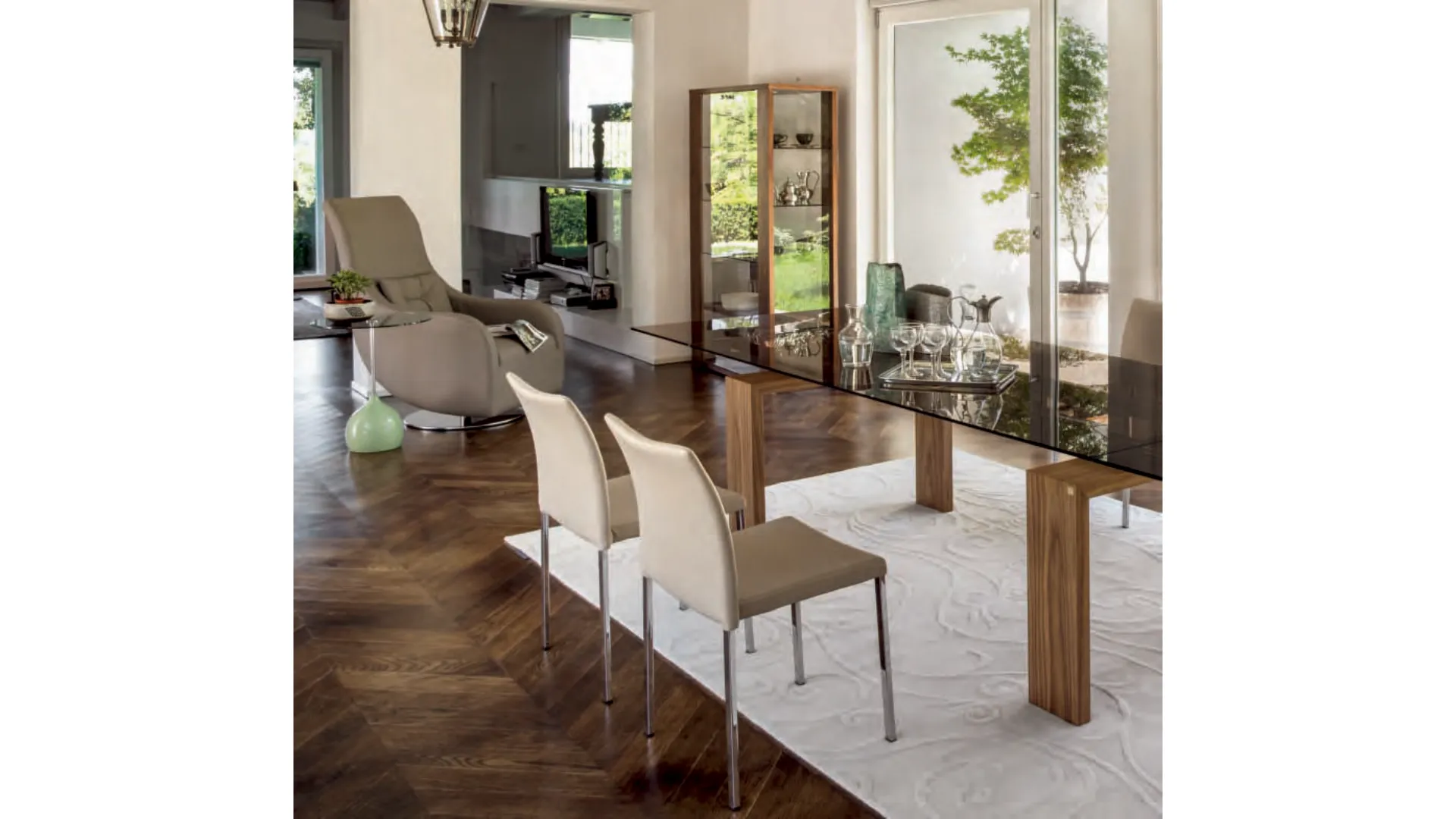 Tavolo moderno allungabile in legno e vetro