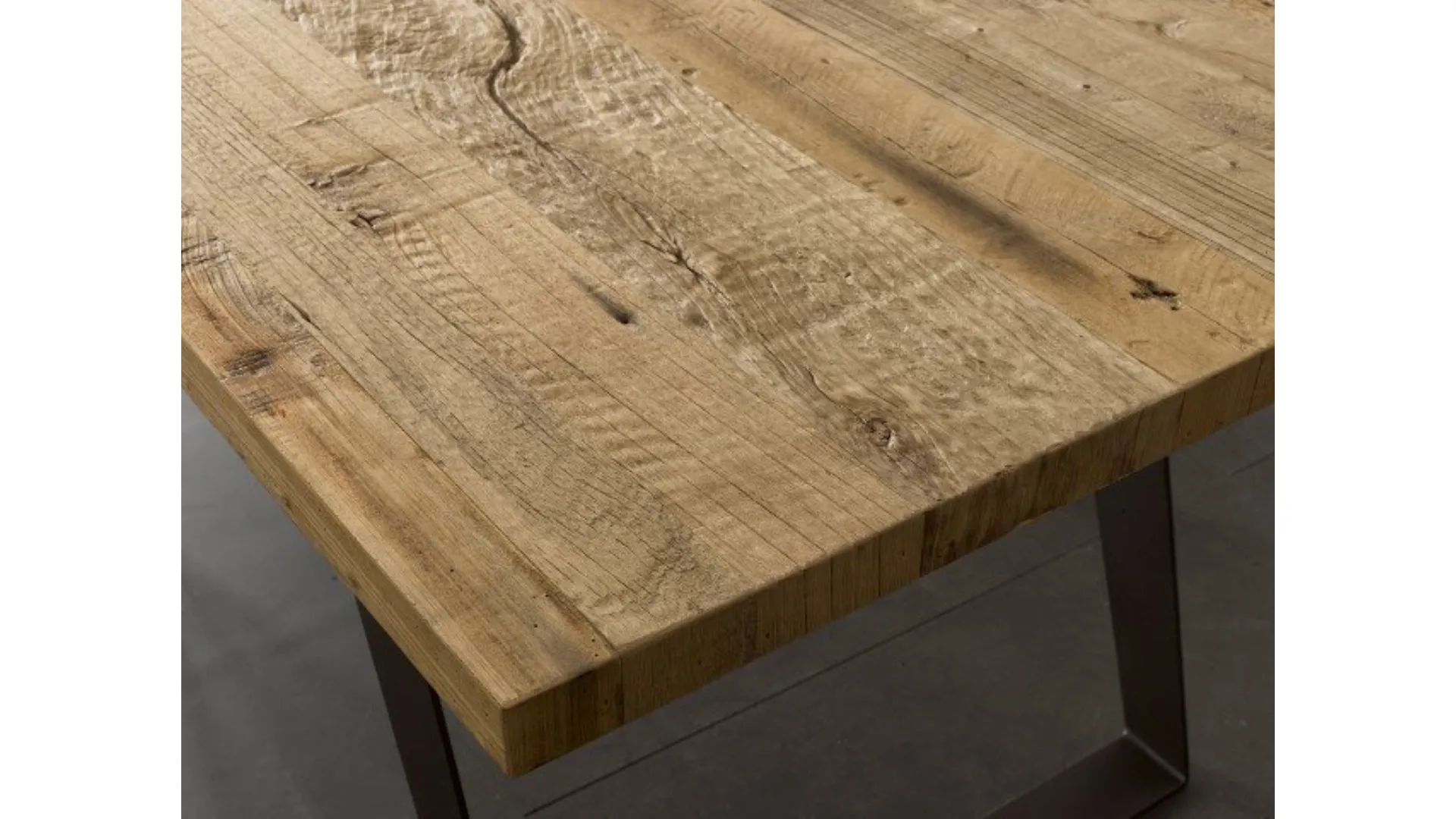 piano del tavolo in legno massello di rovere 