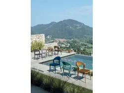 Sedia moderna con struttura in metallo