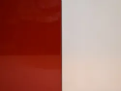 Particolari laccato bianco lucido e rosso lucido 